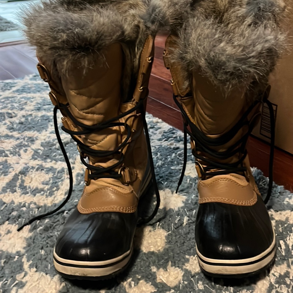 Sorel Women's Lace Up Boots - Black And Tan